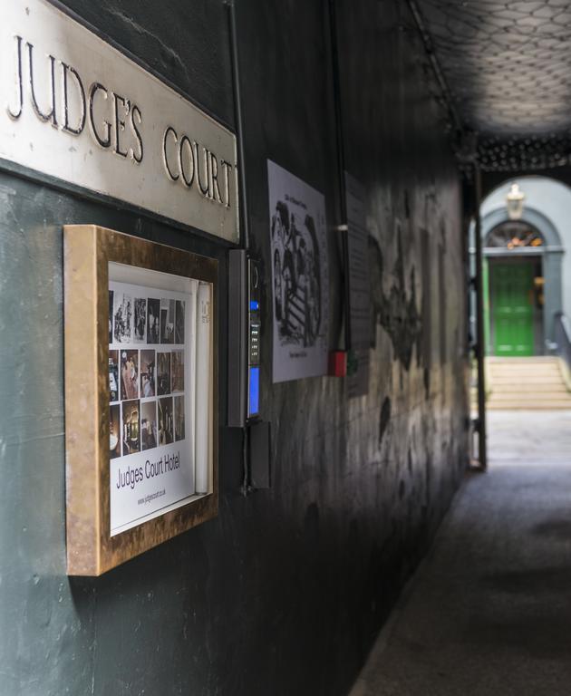 Judges Court 4*